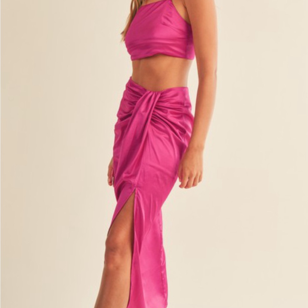 NWT MABLE BRAND Magenta Fuchsia -2 piece skirt w‎ crop top -sz XS S M satin set